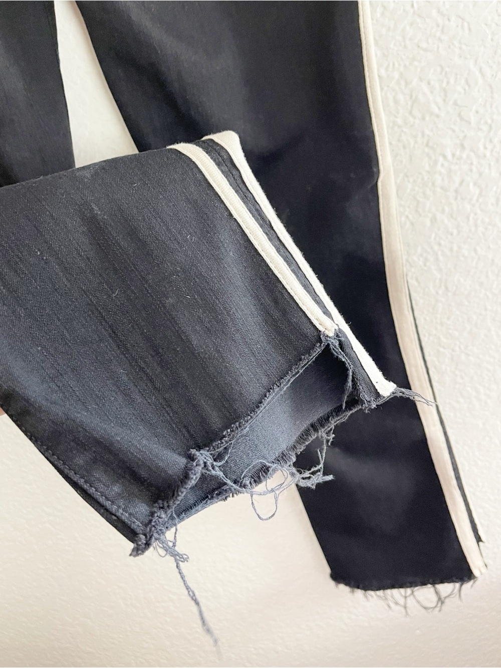MOTHER INSIDER CROP STEP FRAY JEANS - GUILTY RACER. 26 - Picture 9 of 15
